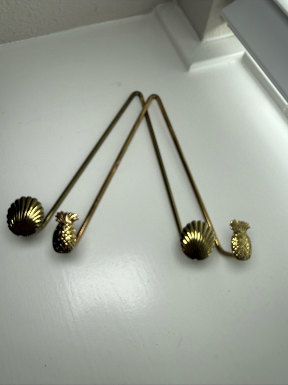Vintage Gold Pineapple & Shell plate holder Set